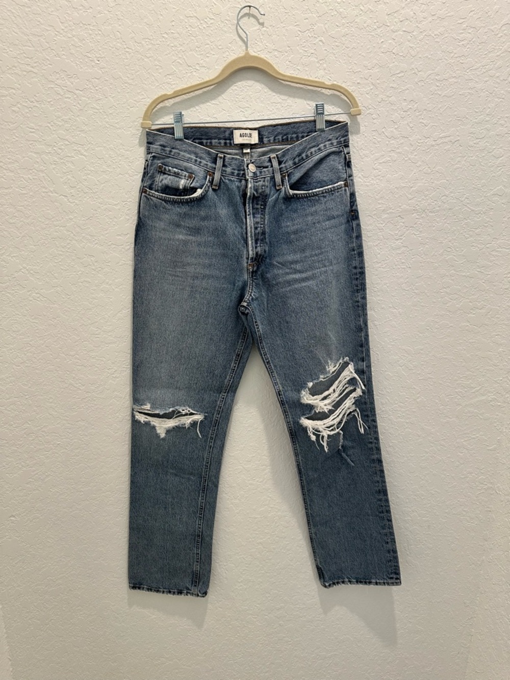 NWOTAGOLDE Distressed Blue Jeans